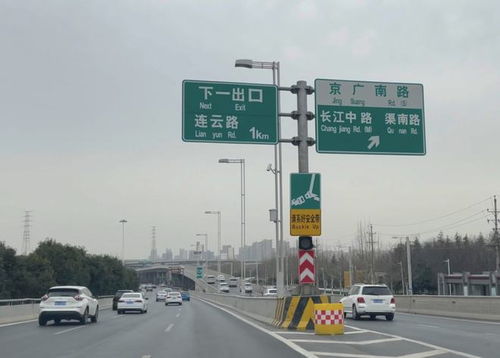 路牌灯箱设计引争议，老司机们纷纷喊“看不懂”